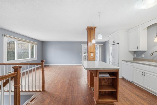 1633 W 140th Street, Burnsville, MN 55337