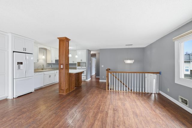 1633 W 140th Street, Burnsville, MN 55337