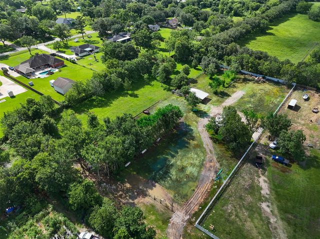 6525 Lesiker Road, Brookside, TX 77581