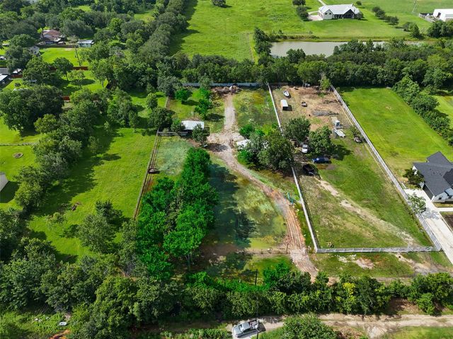 6525 Lesiker Road, Brookside, TX 77581
