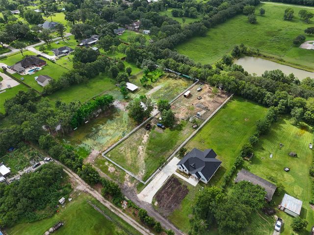 6525 Lesiker Road, Brookside, TX 77581