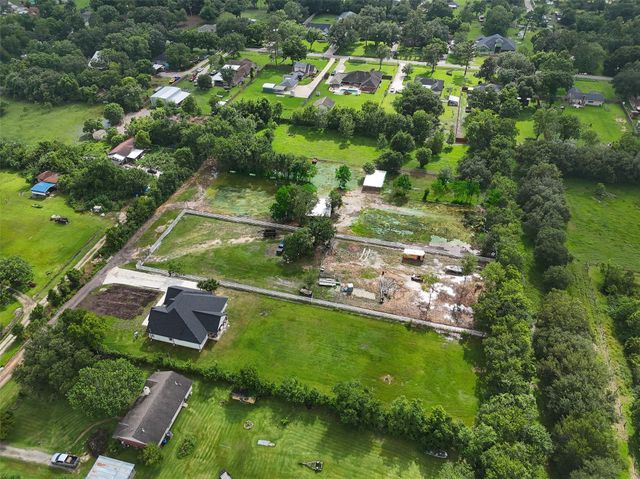 6525 Lesiker Road, Brookside, TX 77581