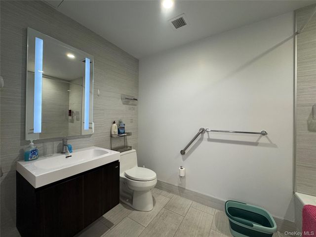 13103 40th Road 10H, Flushing, NY 11354