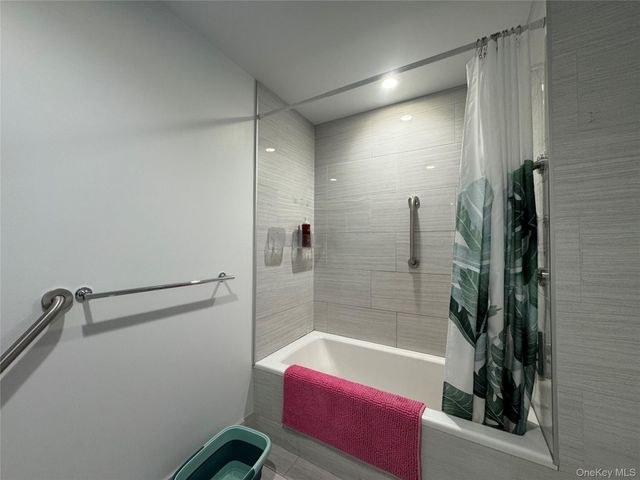 13103 40th Road 10H, Flushing, NY 11354