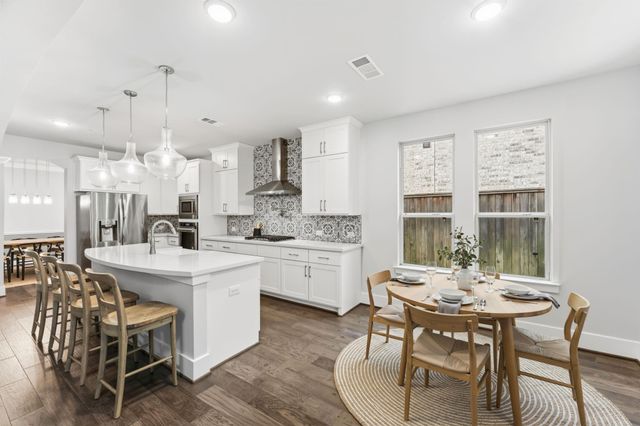 118 N Winter Sunrise Circle, The Woodlands, TX 77375