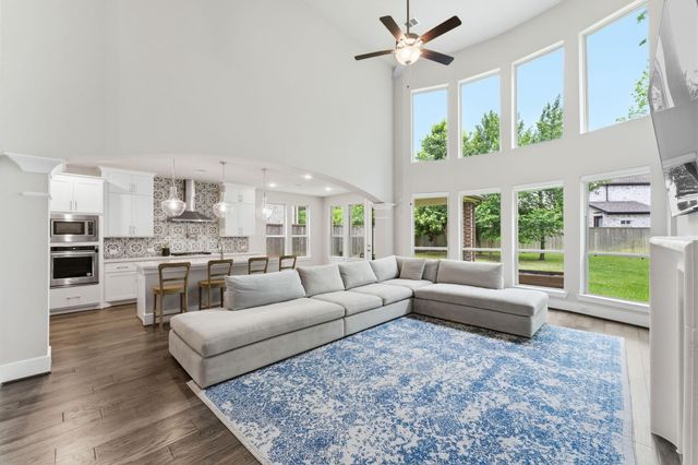 118 N Winter Sunrise Circle, The Woodlands, TX 77375