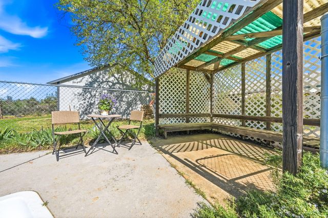 17837 Coyote Lane, Anderson, CA 96007