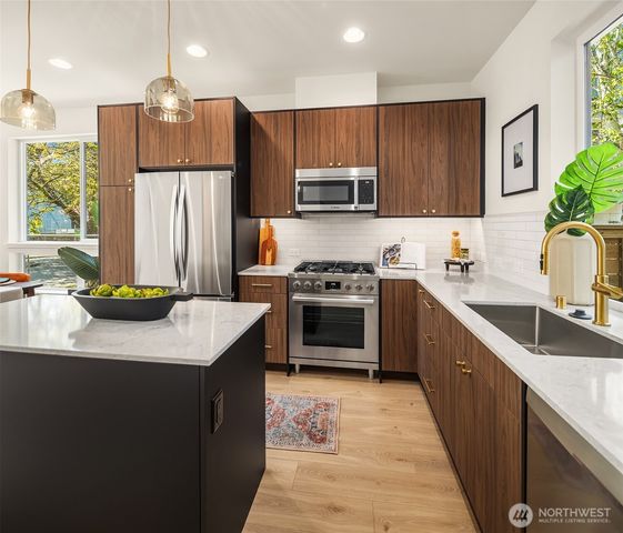 972 NW 54th Street, Seattle, WA 98107