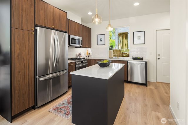 972 NW 54th Street, Seattle, WA 98107