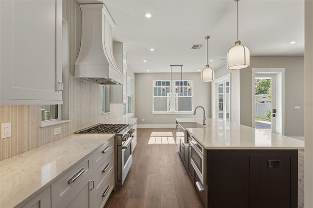 844 26TH AVENUE N, St Petersburg, FL 33704