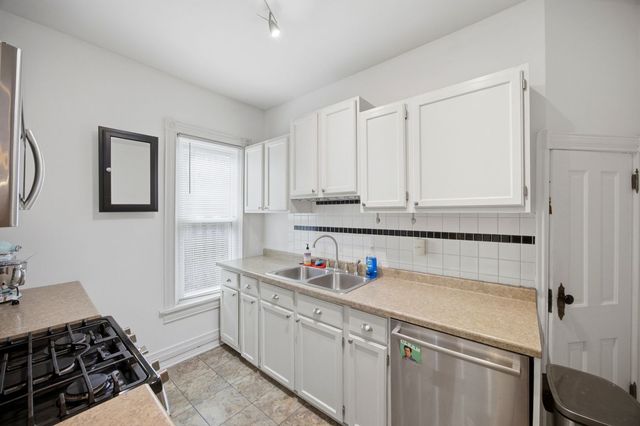 602 S 5th Avenue, St. Charles, IL 60174