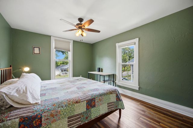 602 S 5th Avenue, St. Charles, IL 60174