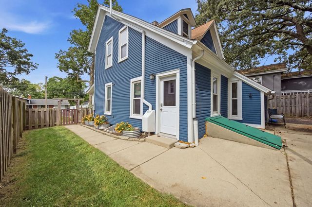 602 S 5th Avenue, St. Charles, IL 60174