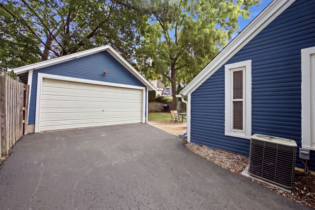 602 S 5th Avenue, St. Charles, IL 60174