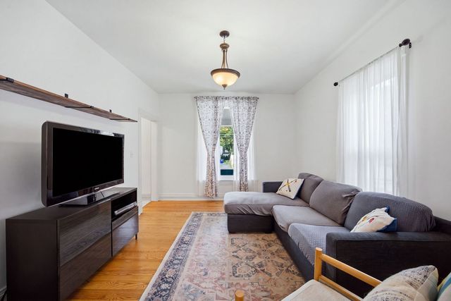 602 S 5th Avenue, St. Charles, IL 60174