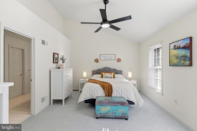 8 PARKSIDE DR, Elverson, PA 19520