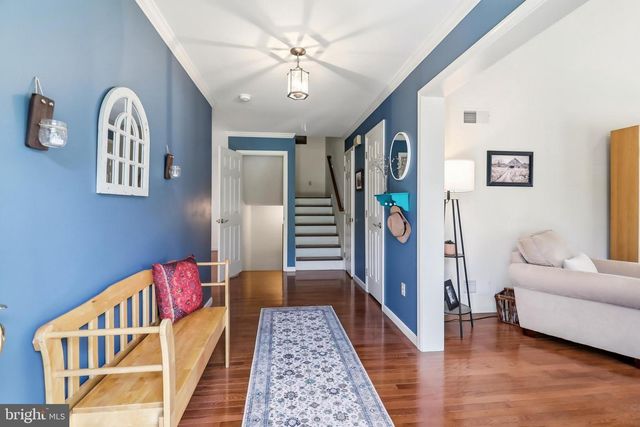 8 PARKSIDE DR, Elverson, PA 19520