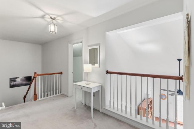 8 PARKSIDE DR, Elverson, PA 19520