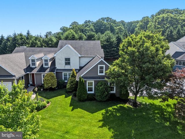 8 PARKSIDE DR, Elverson, PA 19520