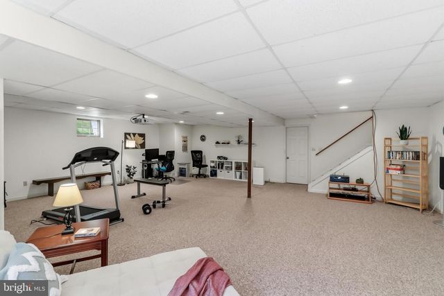 8 PARKSIDE DR, Elverson, PA 19520
