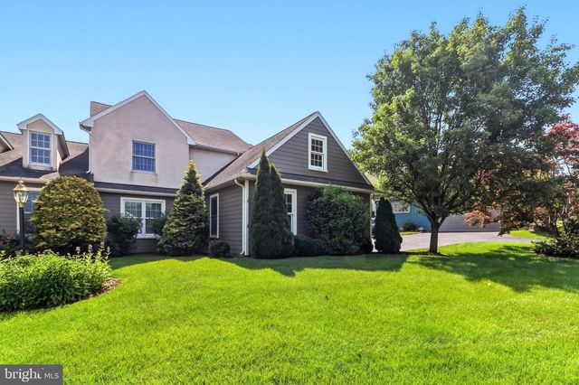 8 PARKSIDE DR, Elverson, PA 19520