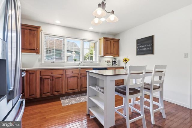 8 PARKSIDE DR, Elverson, PA 19520
