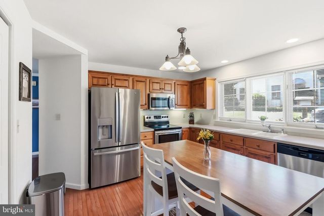 8 PARKSIDE DR, Elverson, PA 19520