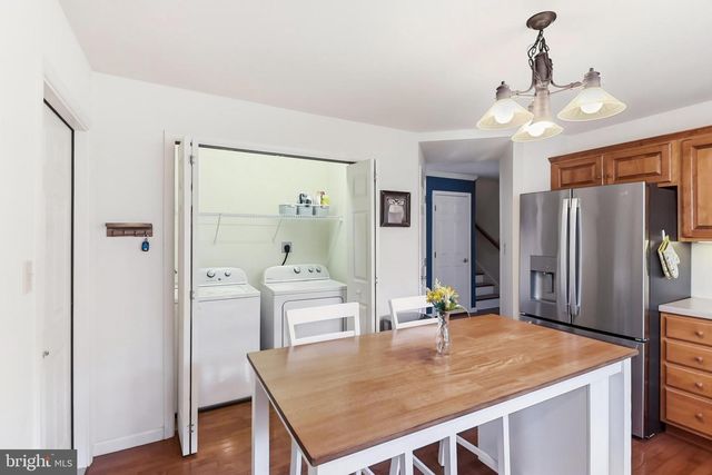 8 PARKSIDE DR, Elverson, PA 19520