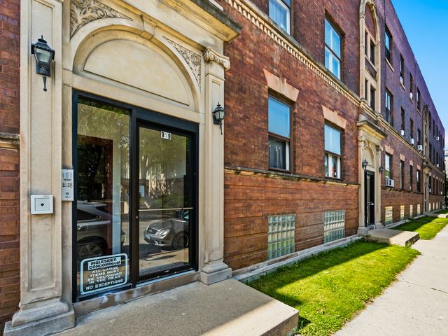 959 E 61st Street 1, Chicago, IL 60637