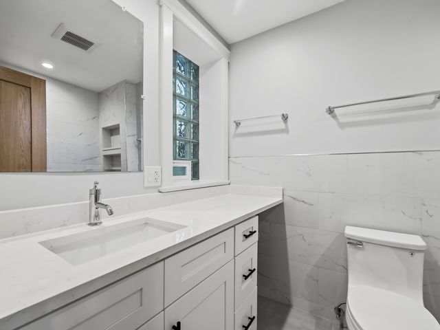 959 E 61st Street 1, Chicago, IL 60637
