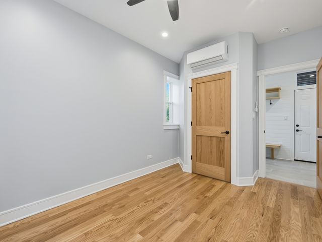 959 E 61st Street 1, Chicago, IL 60637