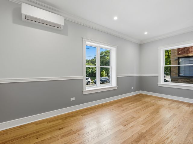 959 E 61st Street 1, Chicago, IL 60637