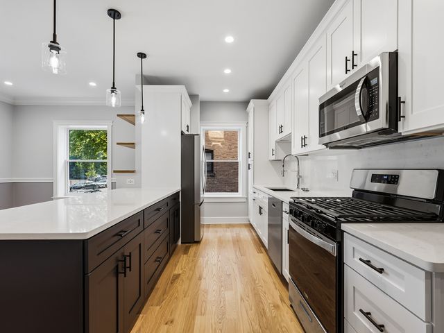 959 E 61st Street 1, Chicago, IL 60637