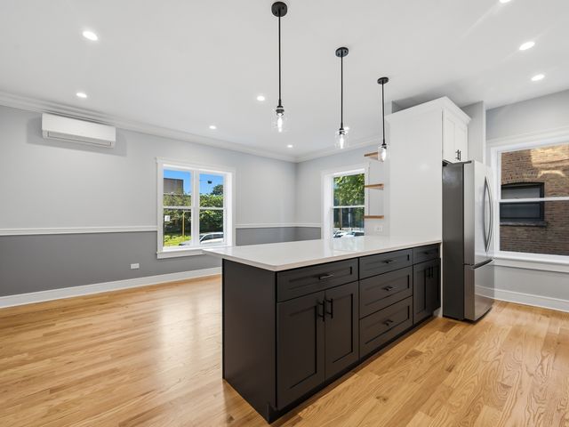 959 E 61st Street 1, Chicago, IL 60637