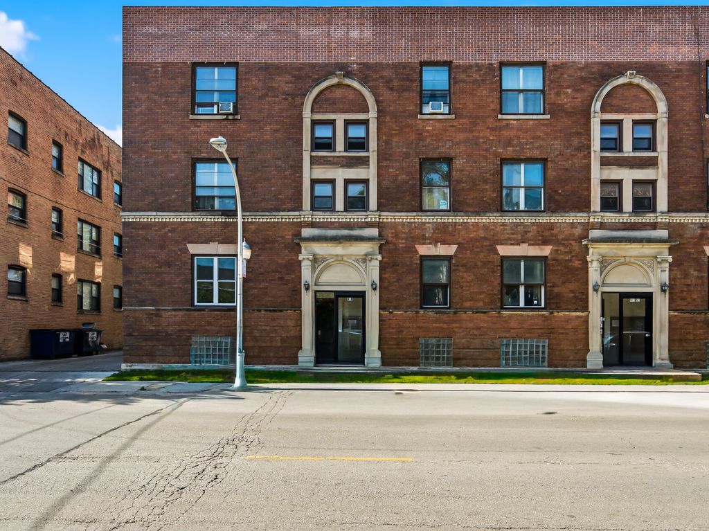 959 E 61st Street 1, Chicago, IL 60637