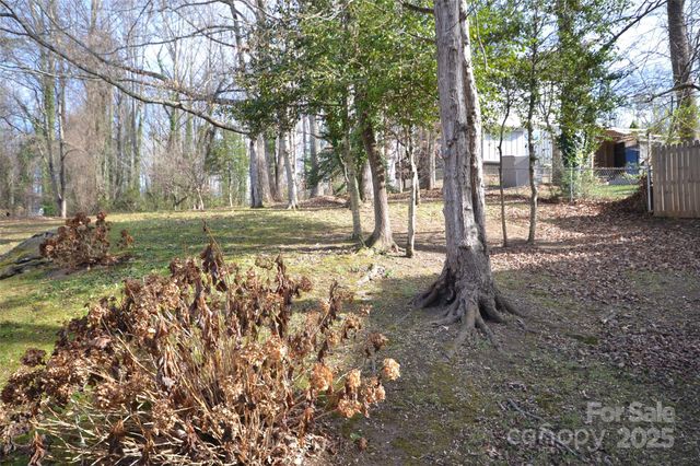 99999 London Road, Asheville, NC 28803