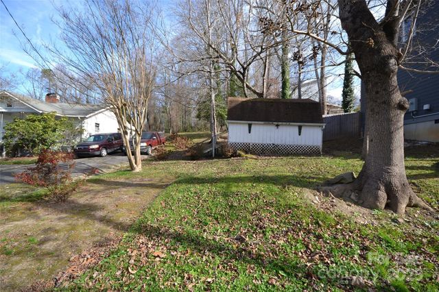 99999 London Road, Asheville, NC 28803