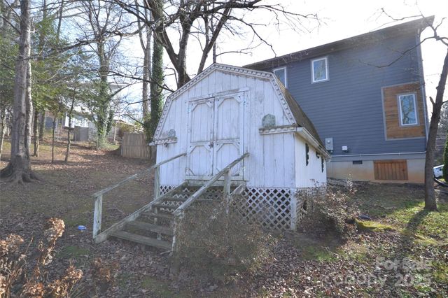 99999 London Road, Asheville, NC 28803