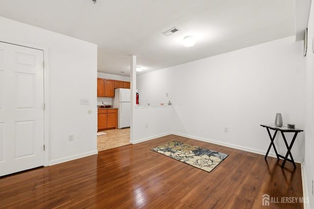 106 Chariot Court, Piscataway, NJ 08854