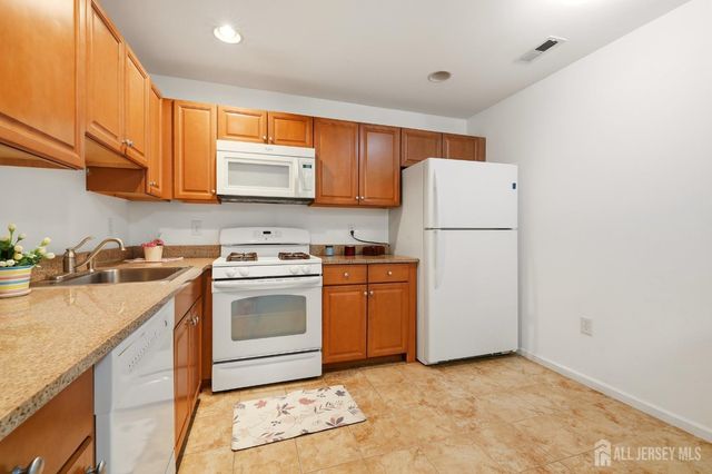 106 Chariot Court, Piscataway, NJ 08854