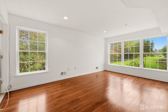 106 Chariot Court, Piscataway, NJ 08854