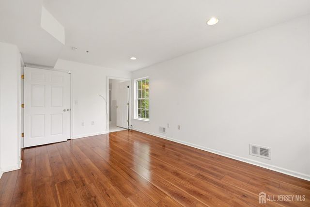 106 Chariot Court, Piscataway, NJ 08854