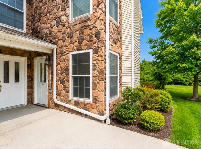 106 Chariot Court, Piscataway, NJ 08854
