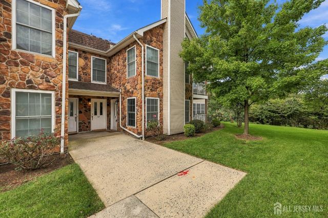 106 Chariot Court, Piscataway, NJ 08854