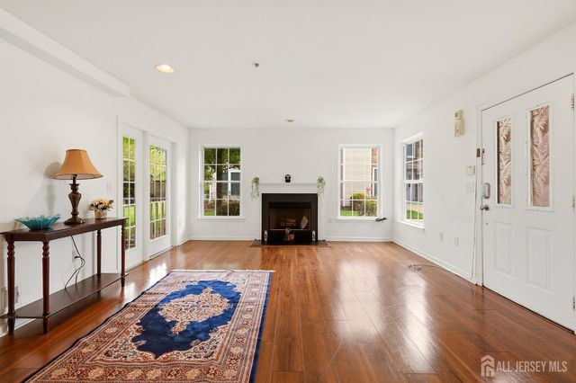 106 Chariot Court, Piscataway, NJ 08854