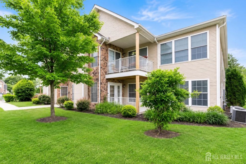 106 Chariot Court, Piscataway, NJ 08854