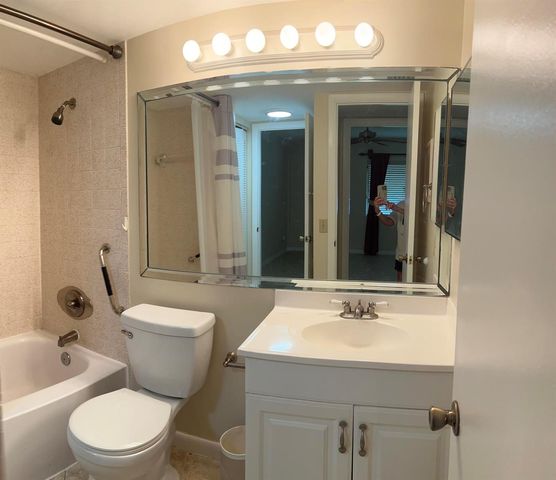 117 LAKE PINE Circle A-1, Greenacres, FL 33463