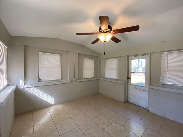 16131 WALLACE STREET, Umatilla, FL 32784