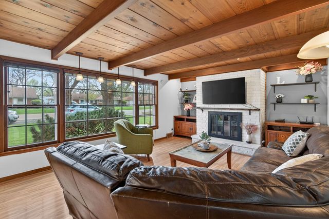 451 Colorado Avenue, Aurora, IL 60506