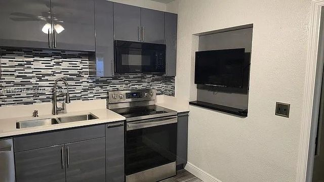 521 E Evanston Cir, Fort Lauderdale, FL 33312